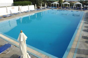 Saint George Hotel Lartos Exterior photo